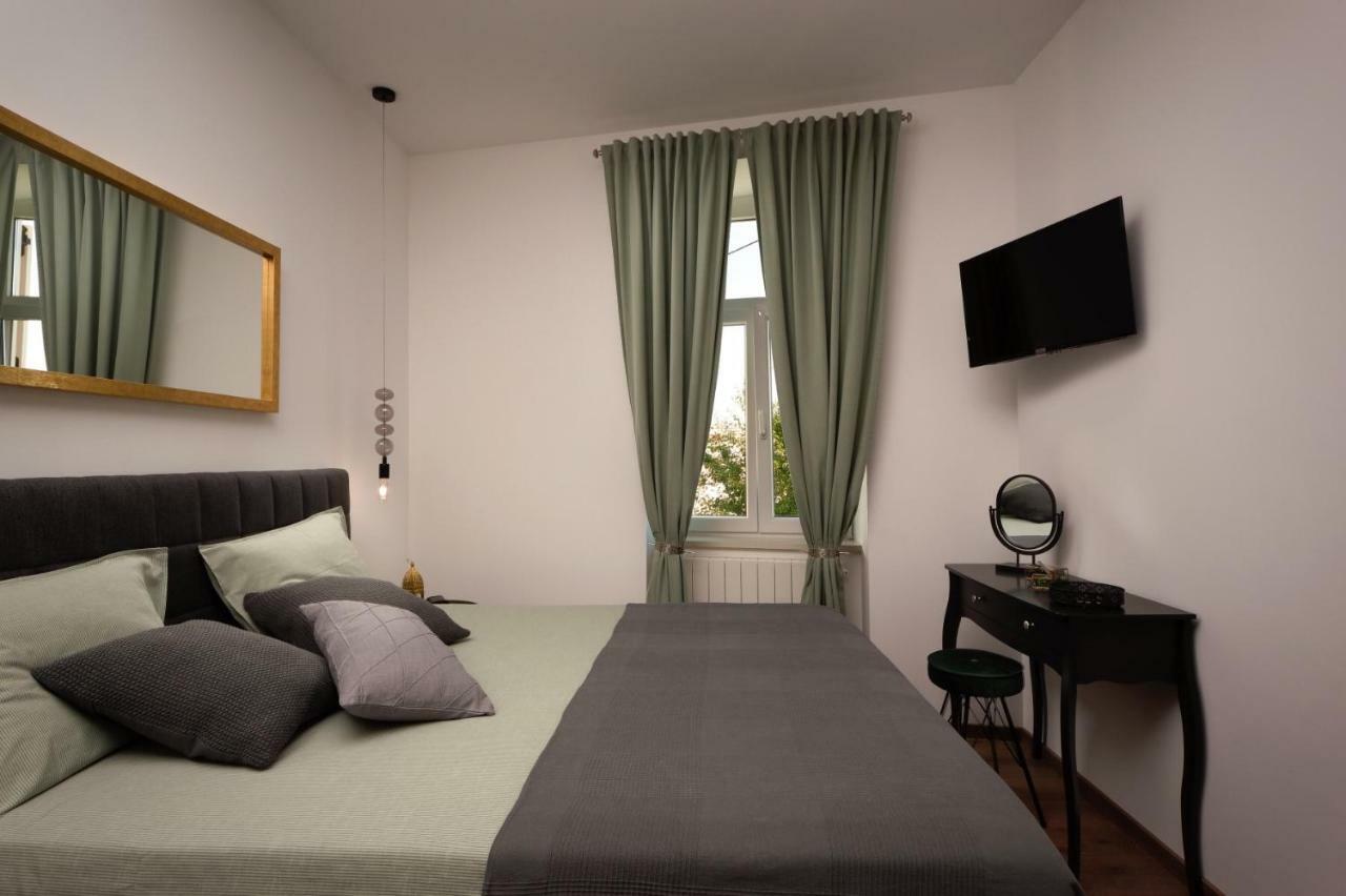 Apartment Altana With Free Parking Pula Ngoại thất bức ảnh